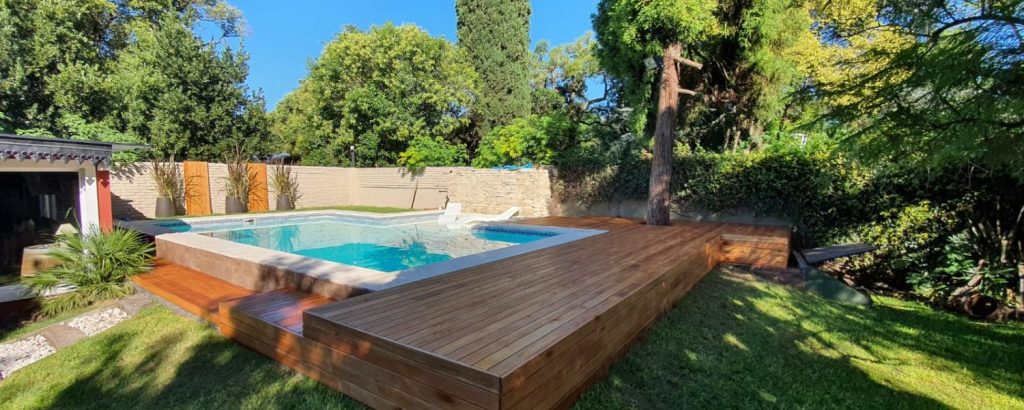 Decks para piletas, diseños a medida, materiales de primera calidad.