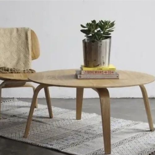 Mesa ratona plywood redonda disponible en negro, madera clara y oscura