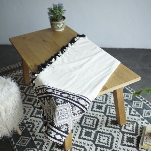Mesa ratona, fabricada en madera de paraiso