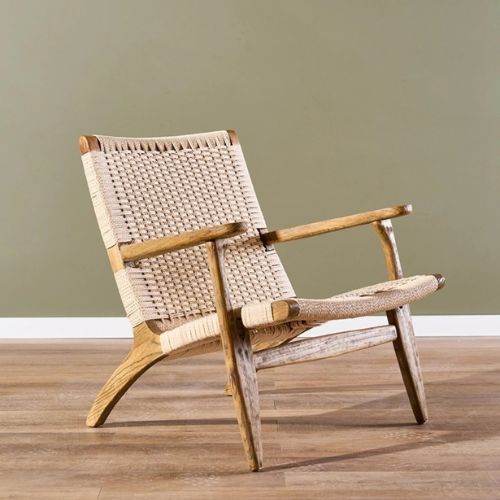 Poltrona en madera olmo lustre roble y tejido de hilo natural. 