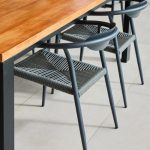 Silloncito Tasmine de estructura de aluminio y soga. Disponible en tres variantes de color: estructura gris-soga gris, estructura blanca-soga natural, estructura verde-soga