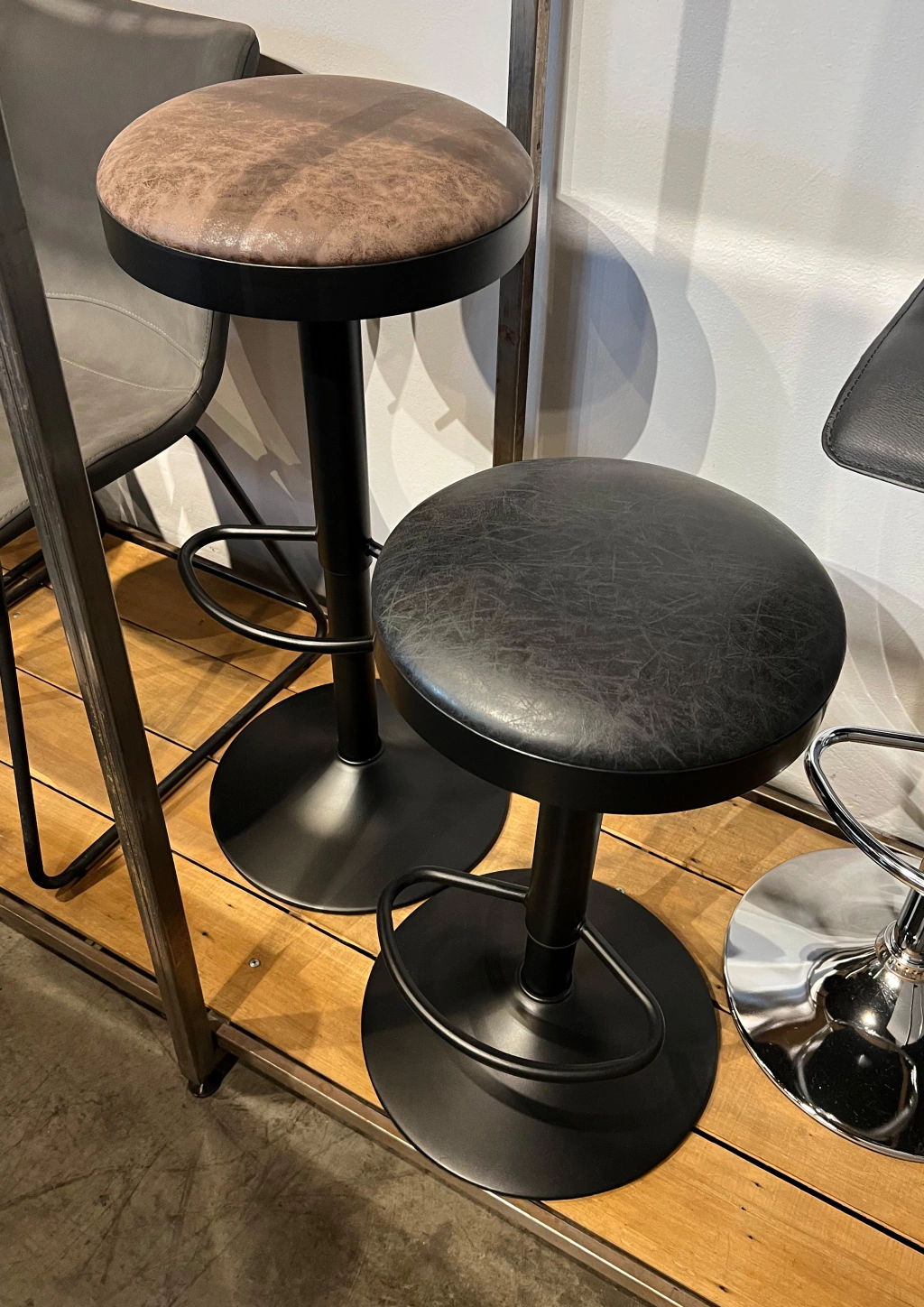 Banqueta Round con base negra
