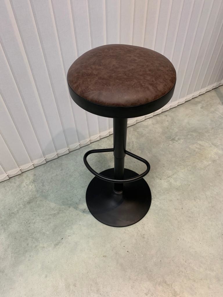 Banqueta Round con base negra - Imagen 3